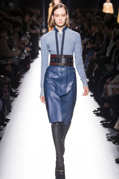 Look 18